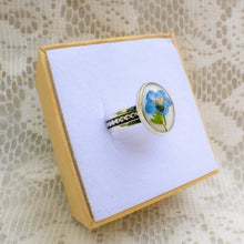 Load image into Gallery viewer, Forget-me-not patterned band ring (Size 9.5)
