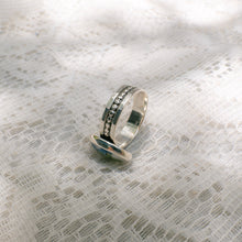 Load image into Gallery viewer, Forget-me-not patterned band ring (Size 7) No. 2
