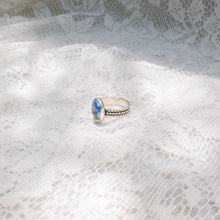 Load image into Gallery viewer, Forget-me-not patterned band ring (Size 7.5)
