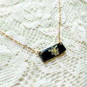 Cameo bar necklace