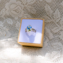 Load image into Gallery viewer, Forget-me-not patterned band ring (Size 7.5)
