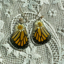 Load image into Gallery viewer, Daisy monarch wing earring
