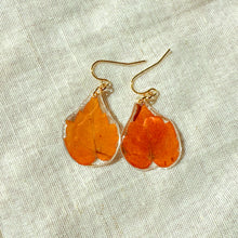 Load image into Gallery viewer, Orange ivy leaf earrings
