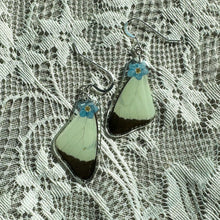 Load image into Gallery viewer, Forget-me-not pale yellow wing earring
