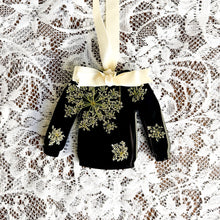 Load image into Gallery viewer, Queen Anne&#39;s Lace snowflake sweater ornament
