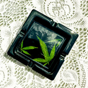 Triple cannabis leaf black square ashtray