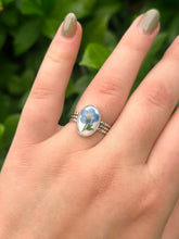 Load image into Gallery viewer, Forget-me-not patterned band ring (Size 7.5)
