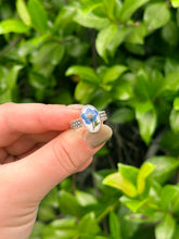 Load image into Gallery viewer, Forget-me-not patterned band ring (Size 7.5)
