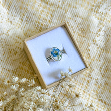 Load image into Gallery viewer, Forget-me-not patterned band ring (Size 7.5)
