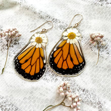Load image into Gallery viewer, Monarch full chamomile earring
