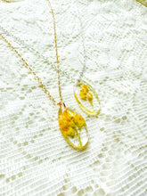 Load image into Gallery viewer, Goldenrod oval necklace
