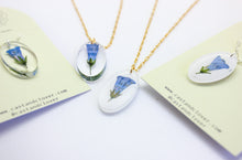 Load image into Gallery viewer, Bluebell oval necklace
