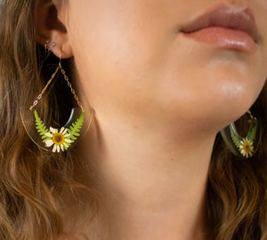 Daisy wreath arch earring