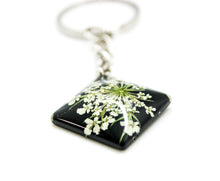 Load image into Gallery viewer, Queen Anne’s Lace square keychain
