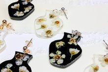 Load image into Gallery viewer, Chokecherry vase earring
