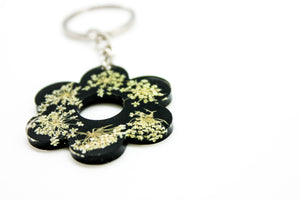 Black Queen Anne’s flower keychain